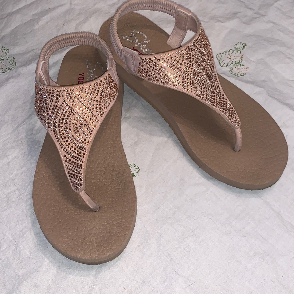 Embellished Sketchers Tan / Rose Gold Women's Thong Sandals size 7